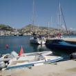 Sarandë, Albanië. Achter de politieboot mogen we aan de kade liggen