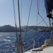 De witte huizen van Sk&aacute;la Astipalaia. Links de ru&iuml;ne van de Venetiaanse vesting