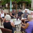 &Uuml;rg&uuml;p. Met Viv en Will op het terras van hun grotpension
