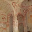 G&ouml;reme. Oker muurschilderingen in vroegchristelijke St Barbara kapel