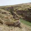 Ani. Het Klooster van de Maagden aan de grensrivier. Rechts is Armeni&euml;