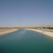 Euphraat-water vloeit door grote kanalen van de Atat&uuml;rk stuwdam naar de regio Harran