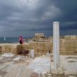 Caesarea. Een zware bui nadert over zee. Willink in Isra&euml;l