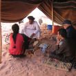 Wadi Rum. Theedrinken met de bedou&iuml;enen