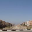 De heerbaan tussen de tempels van Karnak en Luxor. Zie de sfinxen. De huizen werden er weggehaald