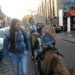 Op pony's, Gorcumse kermis. Vlnr. Tessa, Esri en Vaj&egrave;n