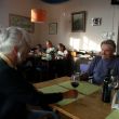 Met de dichter Koos Dalstra in de soci&euml;teit van jachtclub Veere.