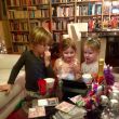 Kerst 2015. Vlnr. Thijs, Vaj&egrave;n en Lisa.