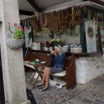 Dartmouth. Aan de koffie op de Historic Market.