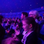Vaj&egrave;n en Anna genieten van Circus Renz International.