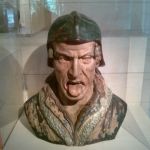 Zuiderzeemuseum. Deze Dante Alighieri hing eens als 'gaper' boven een apotheek.