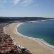 Gezicht op Nazar&eacute; vanaf de rots