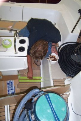 Raymond kit teakscheuren in de kuip