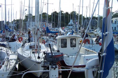 De haven wordt volgestouwd met boten