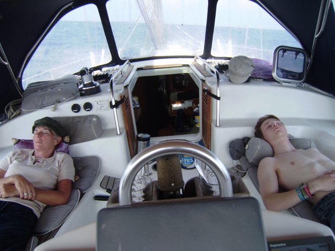 We zijn behoorlijk katterig tijdens de oversteek