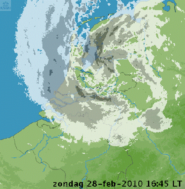 KNMI neerslagradar van zondagmiddag 28 februari 2010. De depressiekern trok dwars over het land en daarom was de storm bij ons niet zo heftig