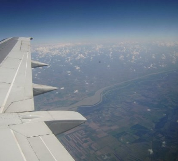 Ergens boven de Balkan zien we een rivier. Mogelijk de Donau?