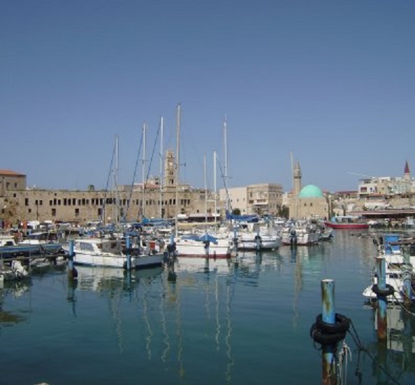 De haven van de oude Arabische stad Akko