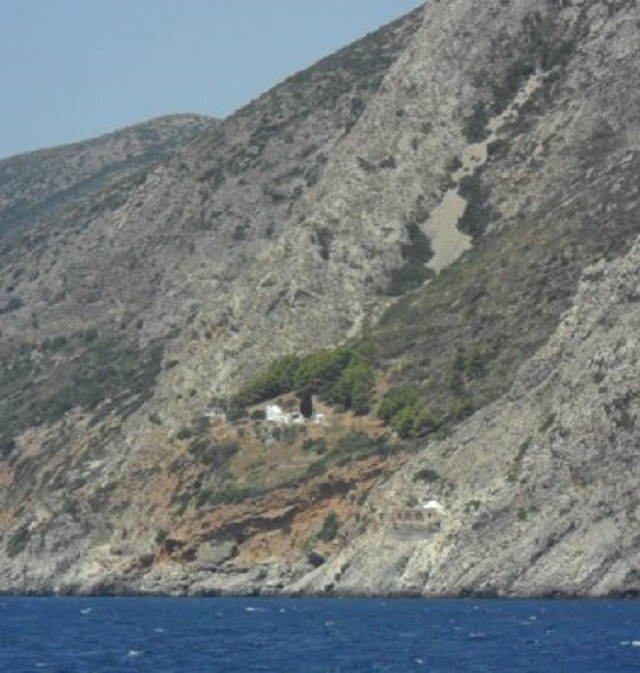 Het volledig geïsoleerde klooster op Kaap Maléas