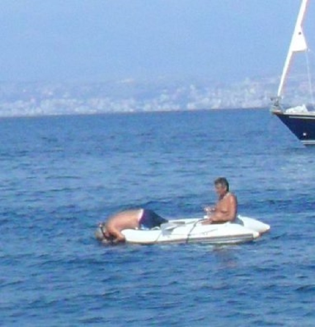 Een wat onscherp beeld van de operatie 'Red het anker van Kiara'