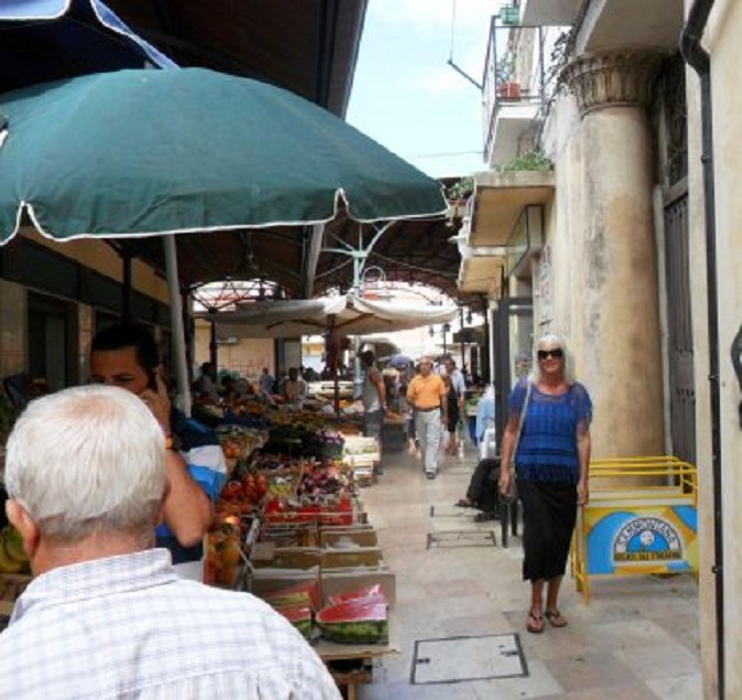 Op de versmarkt in Crotone