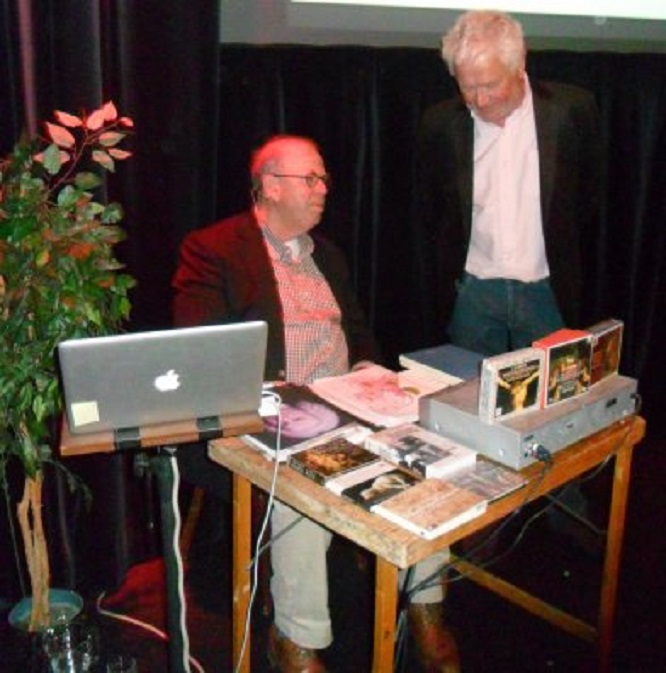 Govert-Jan Bach (l) en Wil Funk gisteravond in Theater 't Pand