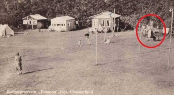 Het kampeerterrein 'Pomona' in Rijs, begin jaren '60. In de rode cirkel het model van een windmolen