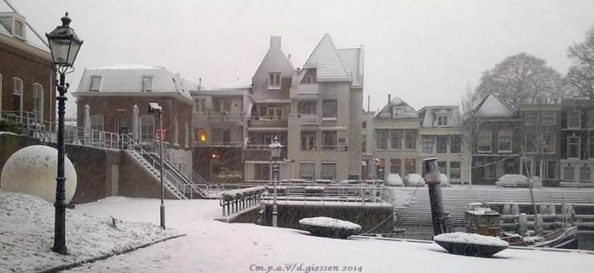 Ons huis bij de sluis, eind december 2014 (foto Maarten van de Giessen)