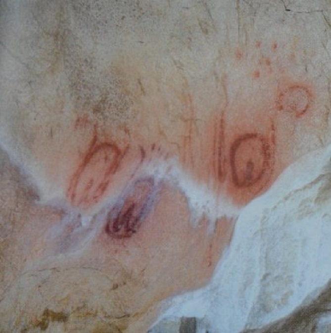 Ribadesella. Prehostorische schilderingen van het vrouwelijk geslachtsdeel in de Zaal van de Vulva's van de Grot van Tito Bustillo.