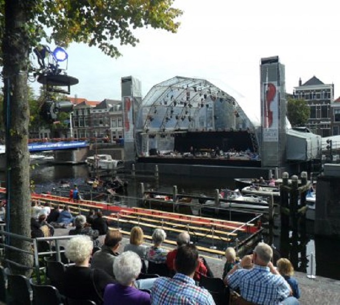 Uitvoering van het Canto Ostinato van Simeon ten Holt op het Lingehavenconcert