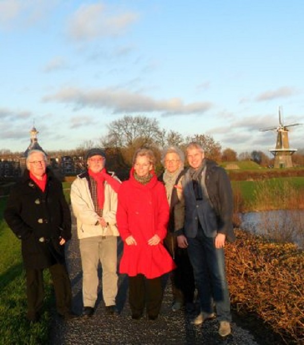 Het bestuur van de Poëzieroute Gorinchem: vlnr. Bert van 't Land, ikzelf, Willeke Kentie, Liesbeth Klop en Paul van Rooijen.