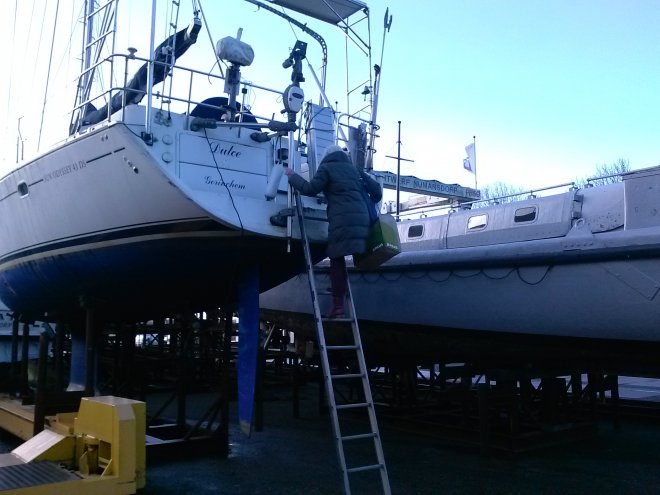 Vandaag harde wind. Even bij de boot gekeken.