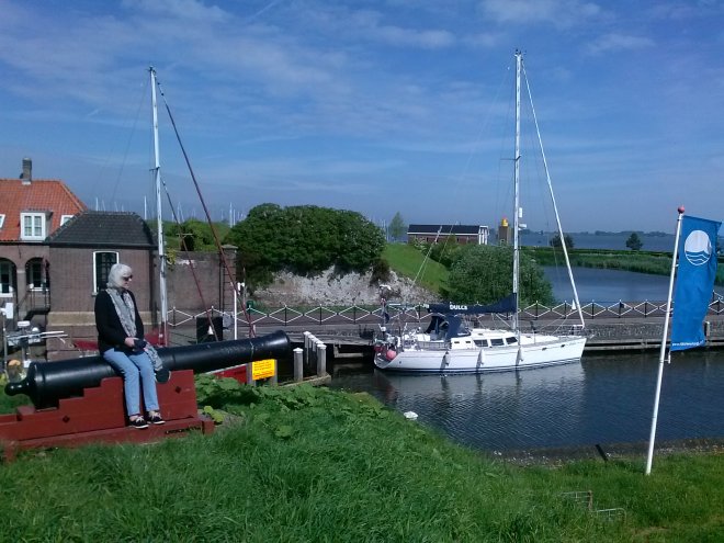 Ligplaats Dulce bij het peilhuisje in Willemstad.