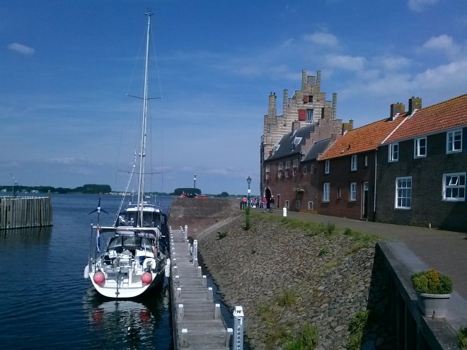 Ons favoriete plekje in Veere, onder de Kampveerse Toren.