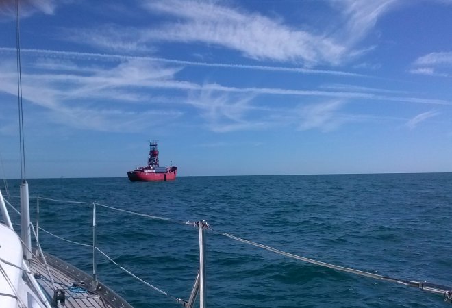 Het lichtschip Sandettié in de 'middenberm' van de shippinglanes. Hier is het al Brits.