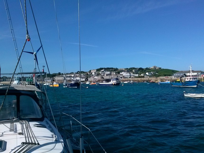 Vanmorgen is het nog zonnig. Ons uitzicht op Hugh Town.