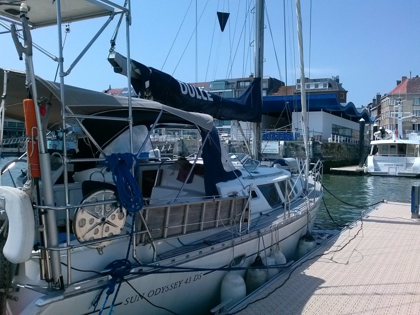 Dulce aan de buitensteiger van de RNSYC in Oostende.