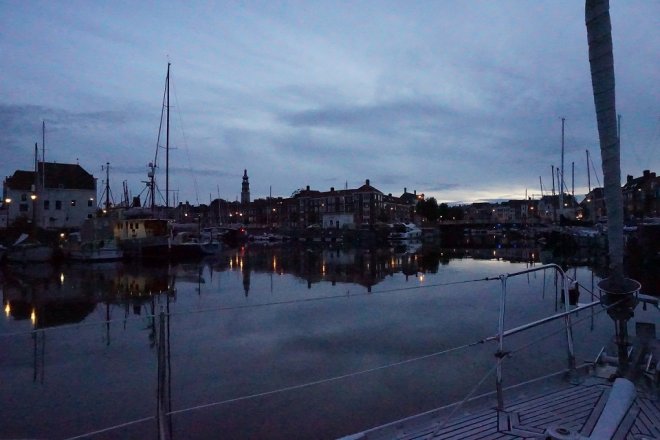 Avondrust in de voorhaven van Middelburg, gisteravond.