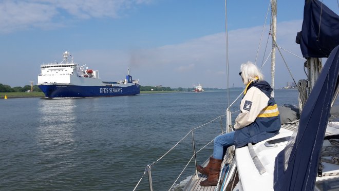 Tegenliggers op de Nieuwe Waterweg.