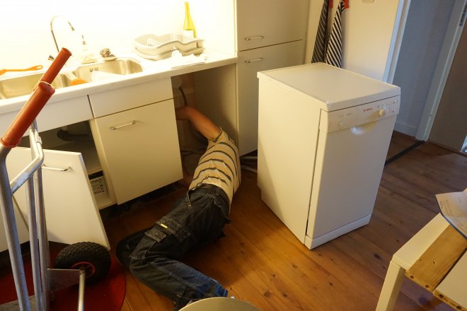 Installatie van ons vaatwassertje.
