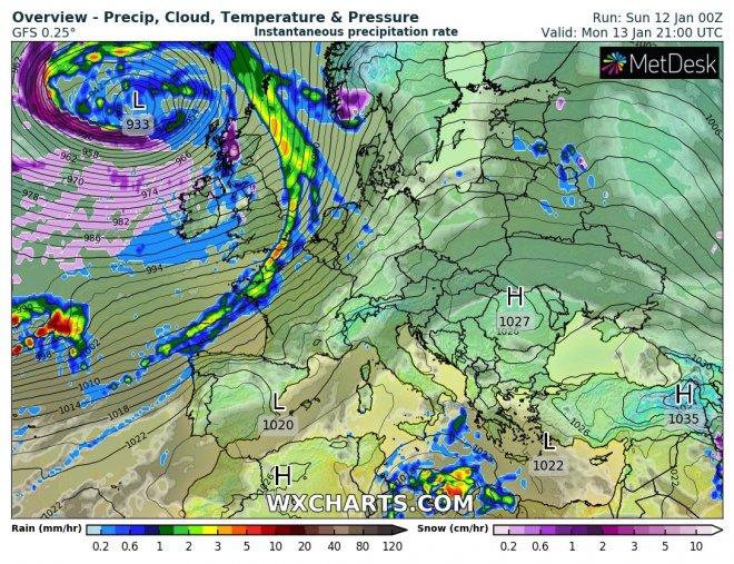 Prognose WXCharts voor de nacht van maandag op dinsdag. Zware storm links bovenin met een kerndruk van 933 hPa.