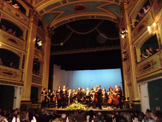 Teatru Manoel, Valletta. Applaus na de uitvoering van de 9e Symfonie van Schubert