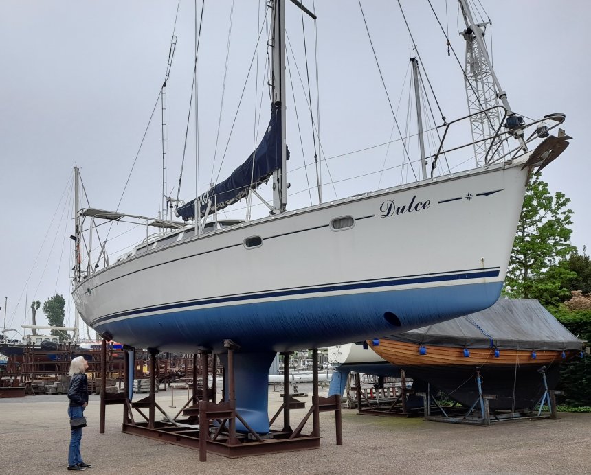 Dulce staat klaar voor de schoonmaakbeurt en in-de-was-zetten.