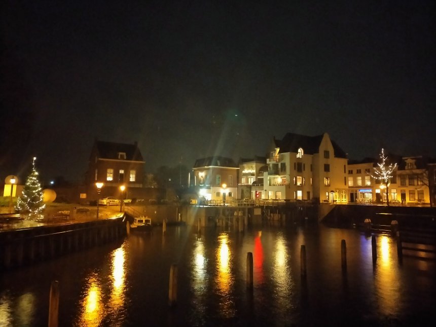 Regen in de haven gisteravond.