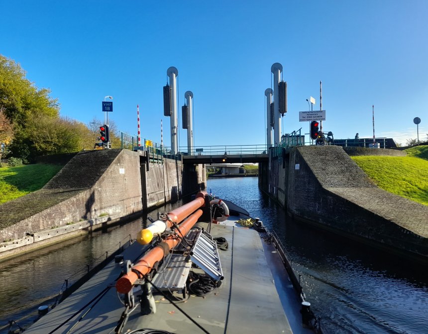 De hefbrug van Ceelen bij het Paardenwater vanmorgen. Toen leek er nog niets aan de hand.