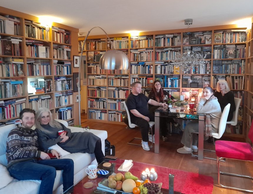 Vlnr. Jordin, Barbara, Michel, Dane, Esri en Anna.