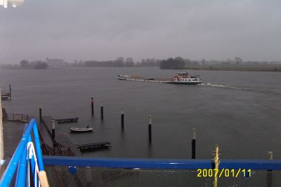 Schip in de storm op weg naar de Andelse sluis