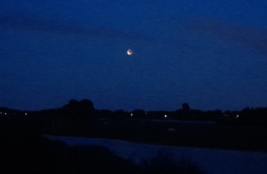 Mijn poging de maansverduistering en de bloedmaan vast te leggen.
